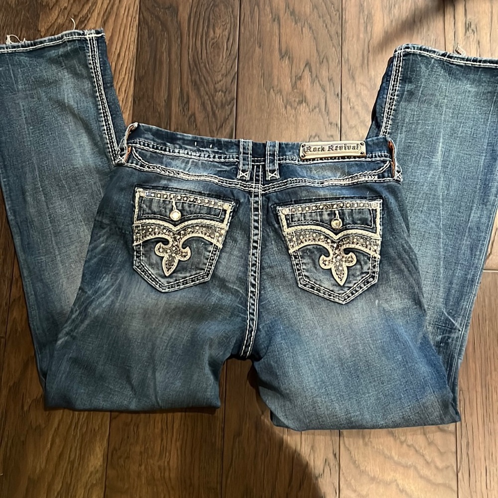 Rock revival, jeans, easy boot